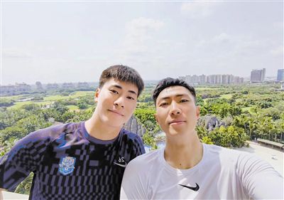 【比赛焦点瞬间】第20分钟，特罗萨德禁区中路接挑传停球打门被门将挡出。